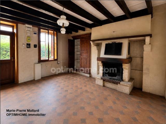 Ensemble immobilier à rénover à SAINT DIZIER LEYRENNE 23