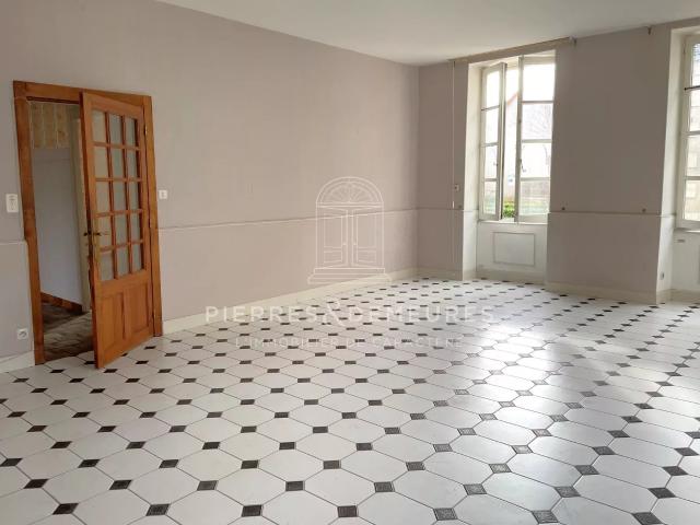 Ensemble Immobilier À Rénover Avec Potentiel De 5 Logements 196m² Châteauneuf Sur Cher