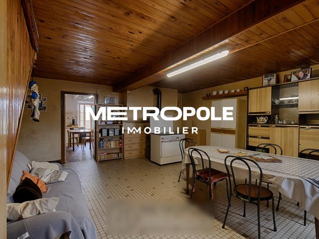 Ensemble immobilier à rénover sur une parcelle de 3200m2