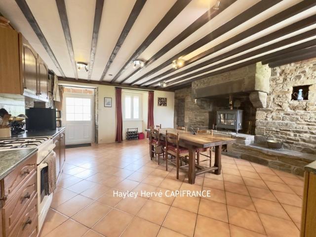 ENSEMBLE IMMOBILIER ACTIVITE TOURISTIQUE A VENDRE – MAISON + 3 GÎTES – PISCINES – 1 HA VILLEDIEU LES POÊLES MANCHE, NORMANDIE 50