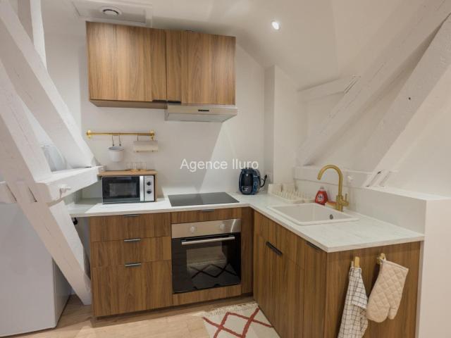 Ensemble Immobilier Centre Ville Fort Potentiel Dans Une. 293m² Oloron Sainte Marie