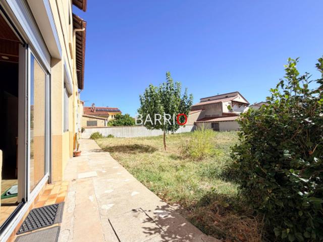 Ensemble immobilier composé de 7 appartements avec terrain