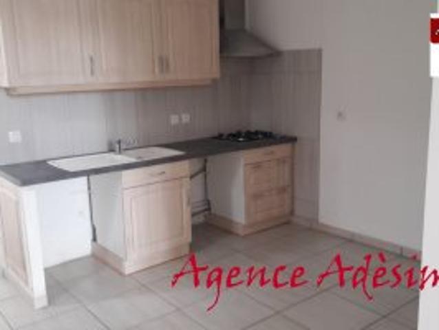 Ensemble immobilier composé de deux bâtiments avec 3 logemen. 220m² Saint Sulpice sur Lèze
