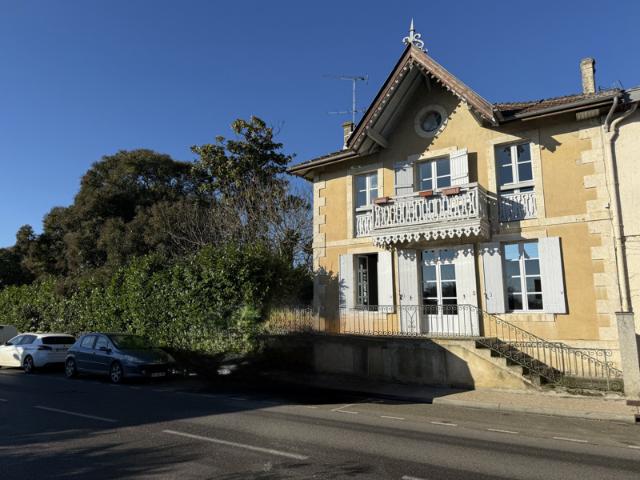 Ensemble immobilier composé de deux maisons, situé au coeur d