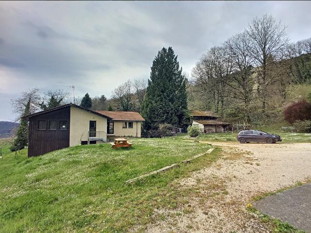 Ensemble Immobilier Composé De Plusieurs Batiments 1500m² Beaulieu en Argonne