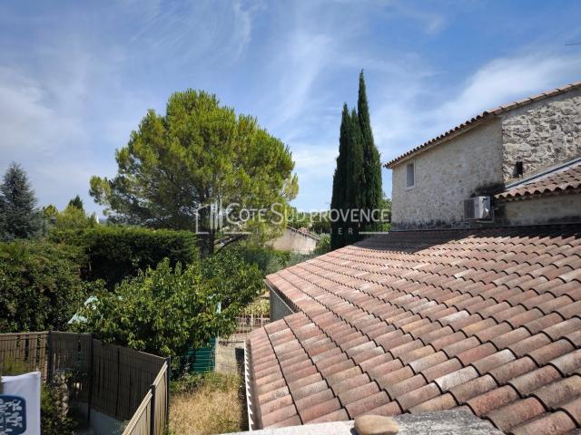 Ensemble immobilier composé d'une villa de plain pied d'envi. 128m² Saint Didier