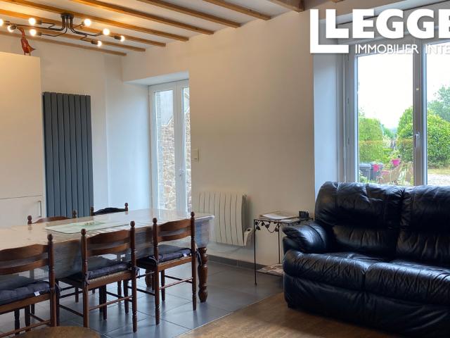 Ensemble immobilier comprenant 3 maisons sur 5000m2 en campagne à 25 km du Mont Saint Michel