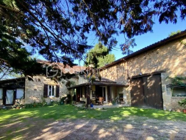 Ensemble Immobilier comprenant 1 Habitation, 1 Gite, 1 Bungalow, 1 Grange, 1 Hangar et 1 Piscine à Siorac en Périgord