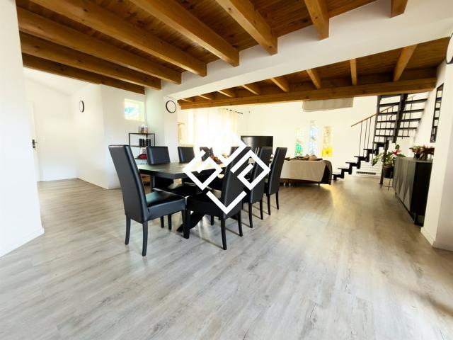 Ensemble immobilier d’exception avec piscine 325m² Mirepeisset
