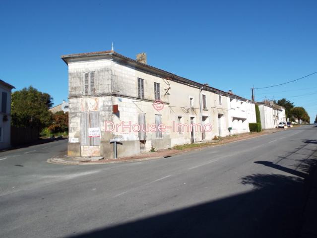 Ensemble immobilier dans bourg
