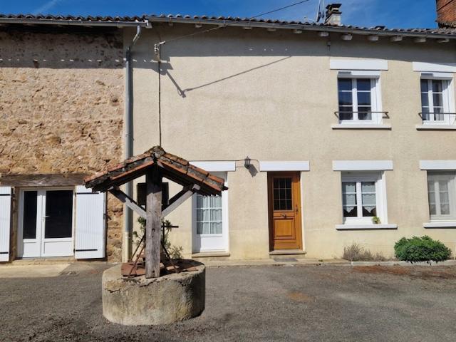 ENSEMBLE IMMOBILIER DE CARACTERE 3 MAISONS, 2 GRANGES ET 1 PATIO UN PROJET UNIQUE A IMAGINER
