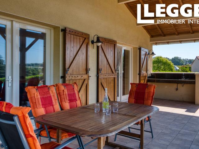 Ensemble immobilier de caractère avec deux maisons indépendantes, piscine et double garage