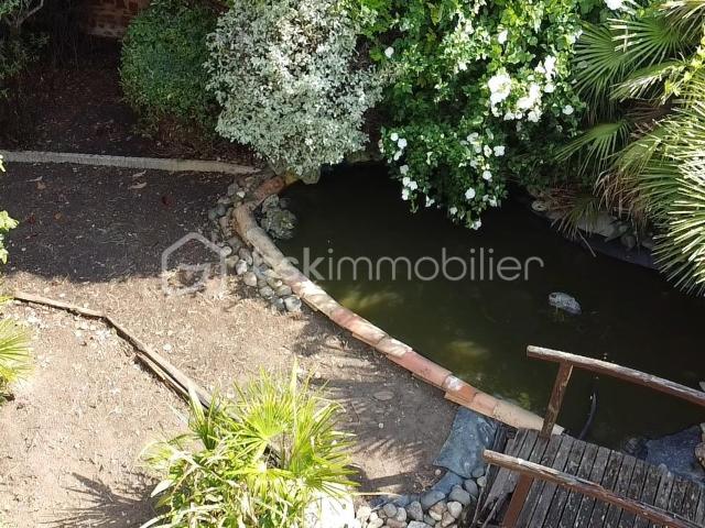 Ensemble immobilier de caractère avec jardin japonais et revenus locatifs