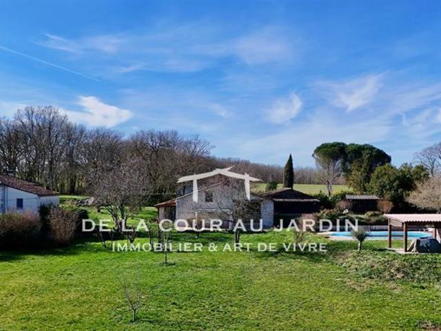 Ensemble immobilier de caractére bien situé !