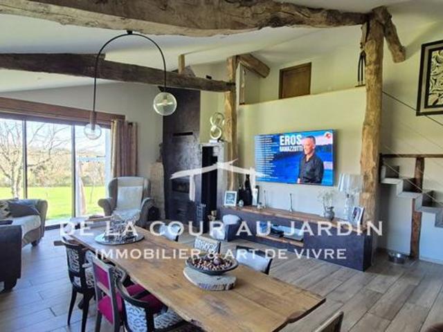 Ensemble immobilier de caractére bien situé !