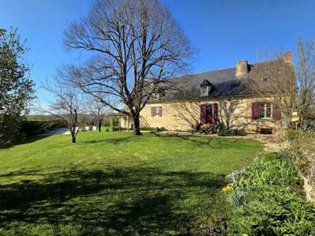 Ensemble immobilier de caractère composé d'une mai