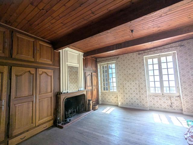 Ensemble immobilier de caractère d'environ 350 m² utiles H. 440m² Tarascon sur Ariège