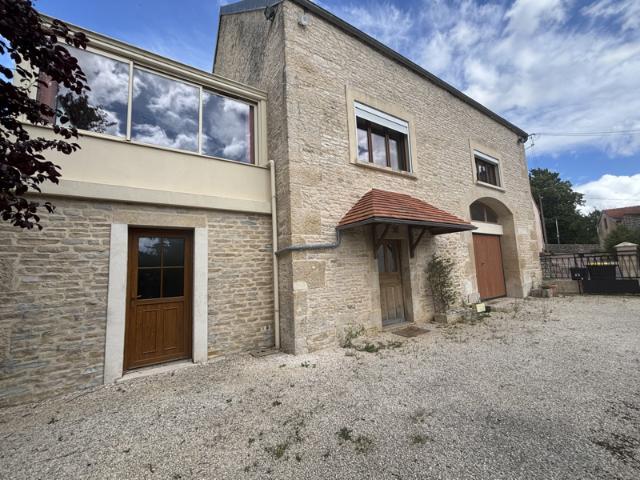 Ensemble immobilier de deux maisons 300m2 rénovées avec un