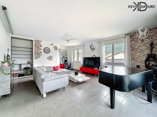 Ensemble immobilier de 200m² sur un terrain de 3000m² à