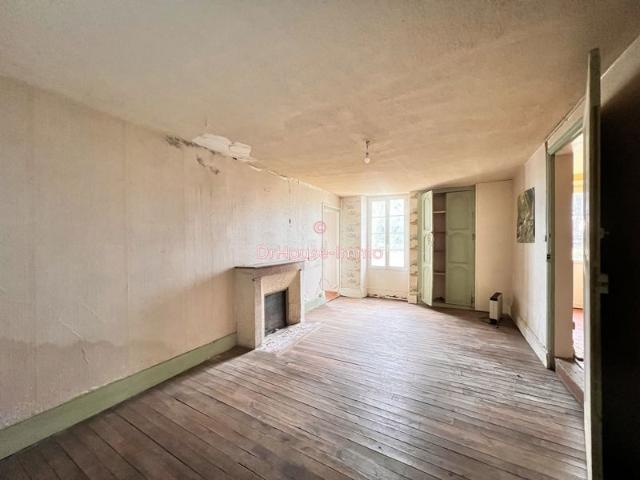 Ensemble immobilier de 2 maisons, une grande grange sur terrain 2000 m2 environ