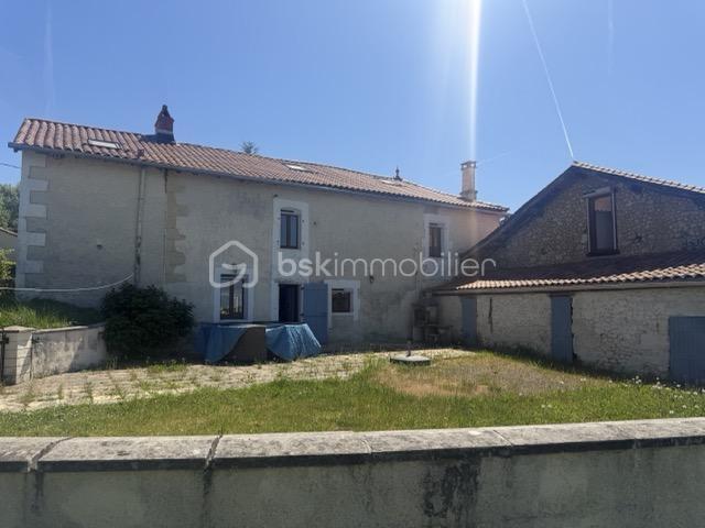 ENSEMBLE IMMOBILIER EXCEPTIONNEL – 4 MAISONS + PISCINE – SAINT MÉARD DE DRÔNE