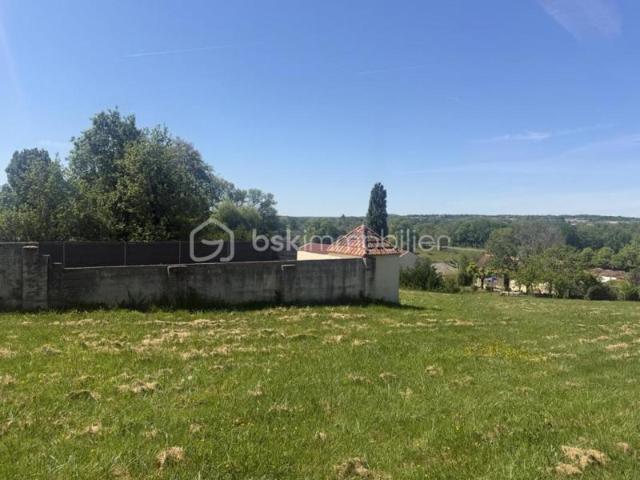 ENSEMBLE IMMOBILIER EXCEPTIONNEL – 4 MAISONS + PISCINE – SAINT MÉARD DE DRÔNE