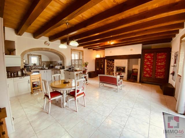 Ensemble Immobilier En Pierre 108m² Saint Simon