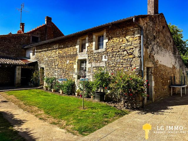 Ensemble immobilier en pierre 228m² Rioux