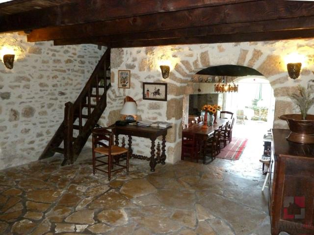 Ensemble immobilier en pierre 321m² Luzech