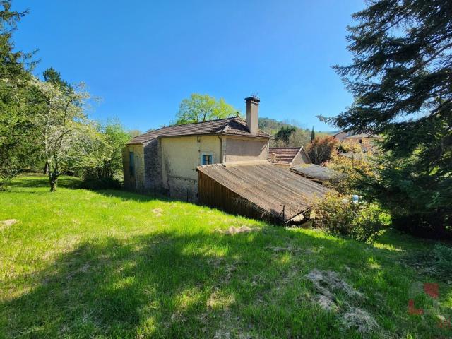 Ensemble immobilier en pierre à rénover 70m² Luzech
