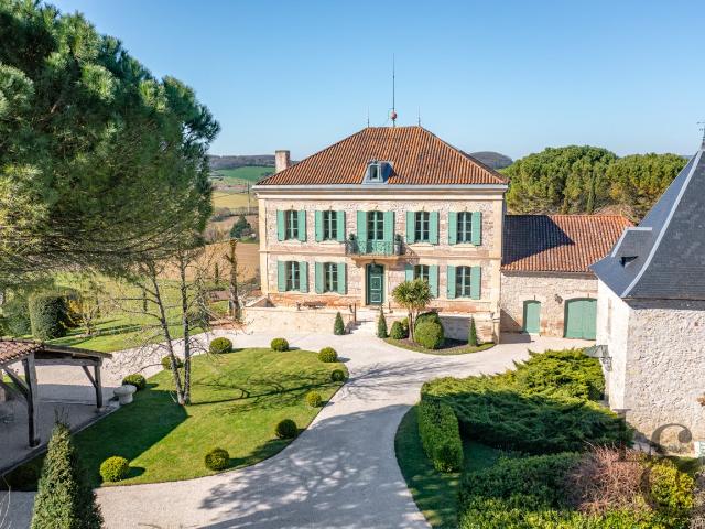 Ensemble immobilier en pierre à Sainte Livrade sur Lot Lot. 656m² Sainte Livrade sur Lot