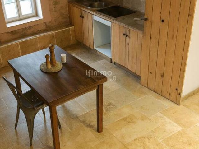 Ensemble immobilier en pierre avec logements