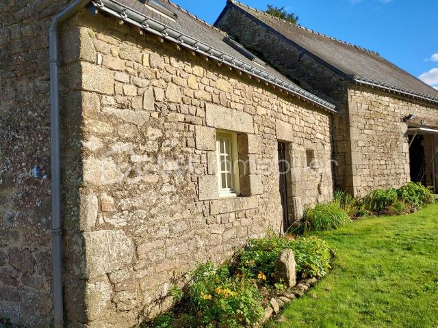 ensemble immobilier en pierre de 187 M2 à GUERN