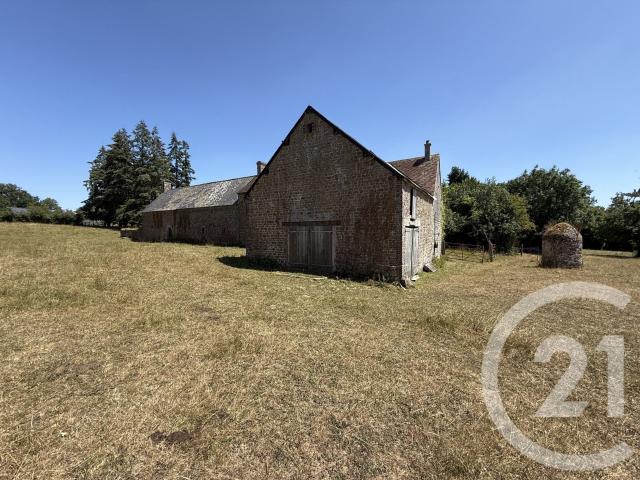 Ensemble immobilier en pierres à proximité du lac de Rabodan. 130m² Putanges le Lac