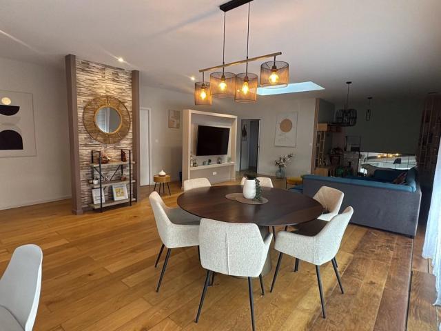 Ensemble immobilier en zone artisanale 160m² Bages