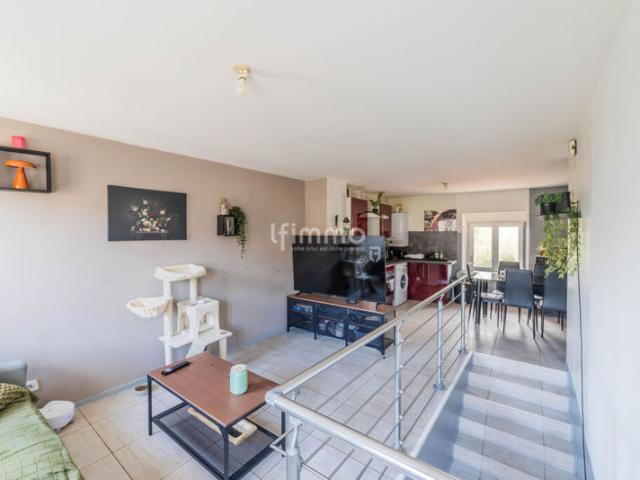 Ensemble immobilier: Habitation composée de 2 appartements