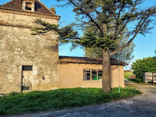 Ensemble immobilier isolé avec vue imprenable sur la campagne, sur près de 3 hectares