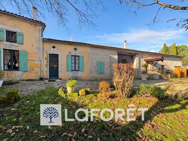 Ensemble immobilier pour activité d'hébergement touristique. 566m² Royan