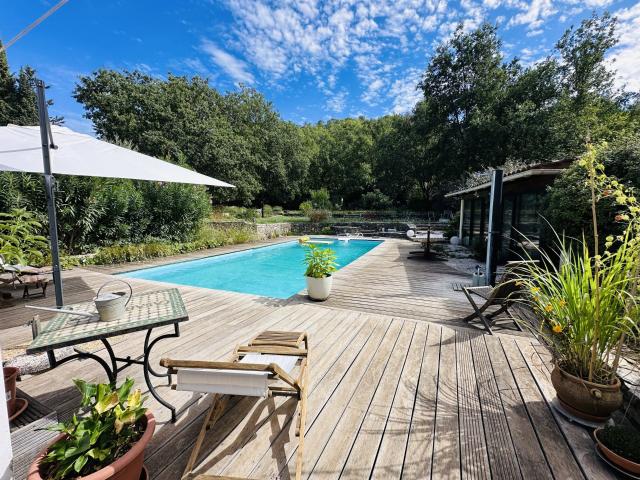 Ensemble Immobilier Rare: 2 Villas, 10 pièces 261m² Néoules