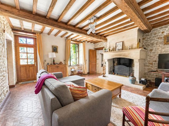 Ensemble immobilier sur 1.3 ha 5 minutes de l’A84