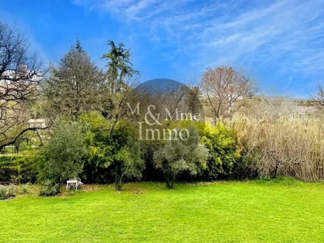 Ensemble immobilier sur un terrain constructible de 1600 m2