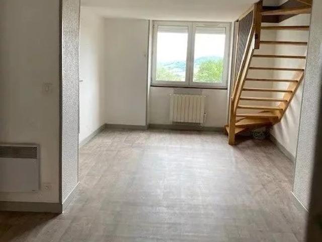Ensemble immobilier 2 appartements et un local