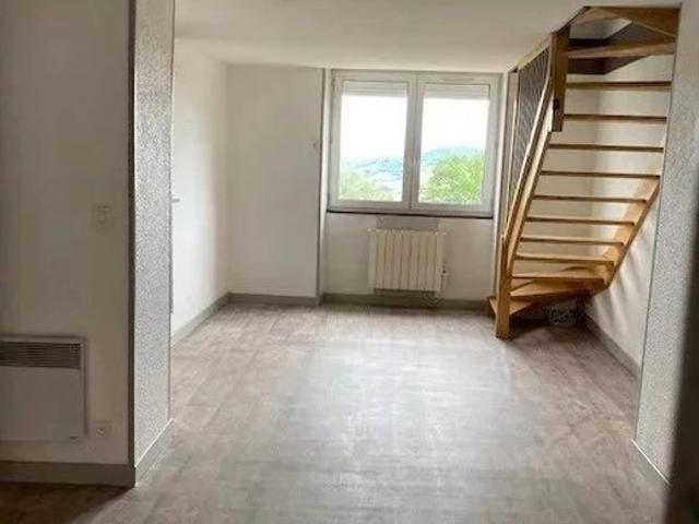 Ensemble immobilier 2 appartements et un local