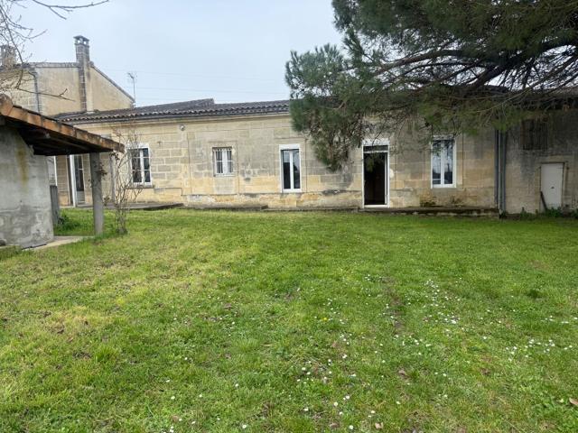 Ensemble Immobilier 3 Logements Et Dépendances Sur 1290 M2 D. 252m² Tauriac