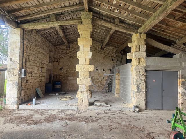 Ensemble Immobilier 3 Logements Et Dépendances Sur 1290 M2 D. 252m² Tauriac