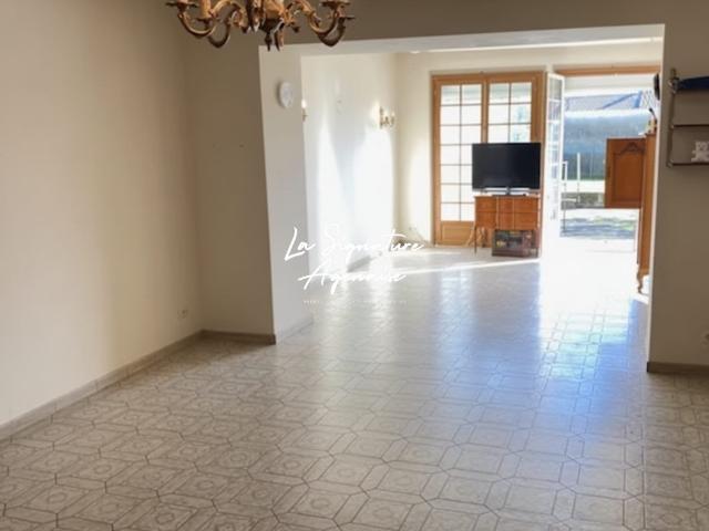 Ensemble Immobilier 460M² Avec Cours, Terrasses, Jardin Et G. 455m² Gondrin