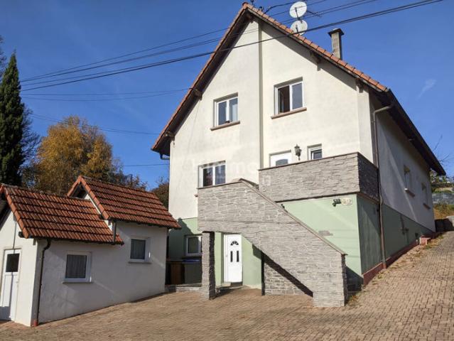 Ensemble Immobilier 8 pièces 180 m²