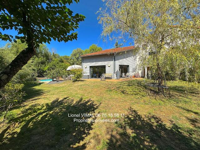 Ensemble Maison 220 m2 avec piscine + local commercial de 98 m2 avec bail commercial