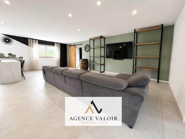 Ensemble Maison + local + hangar + terrain constructible