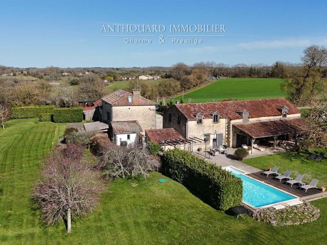 Ensemble périgourdin, piscine 440m² Sainte Alvère